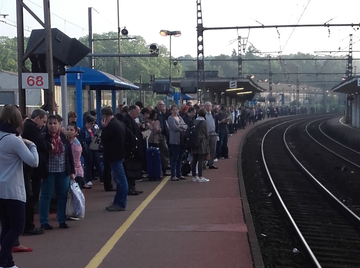 PHOTO Le quai bondé ce matin à Maintenon